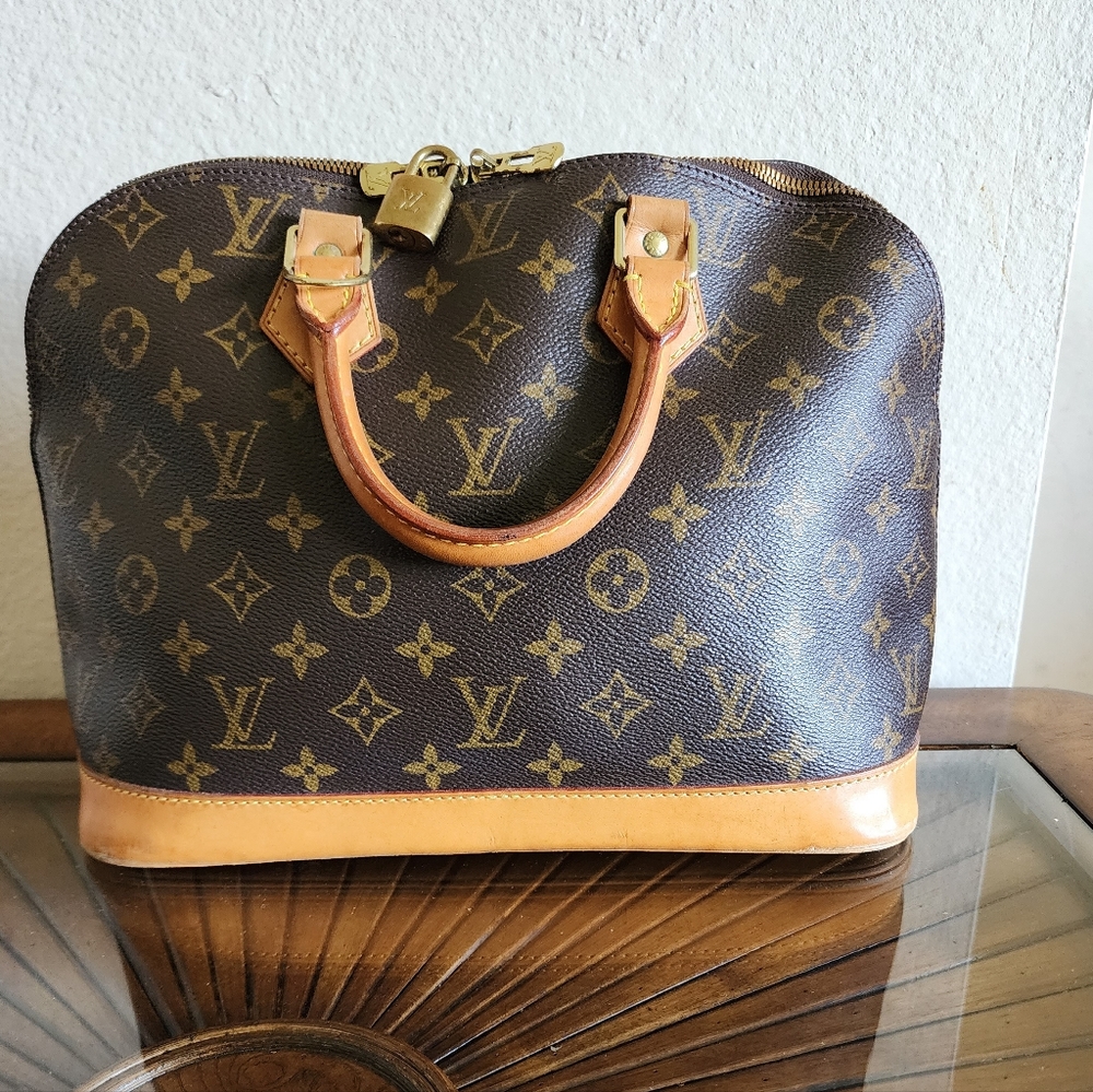 VINTAGE Louis Vuitton Alma PM